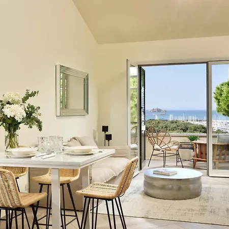 Sea View Apartment *